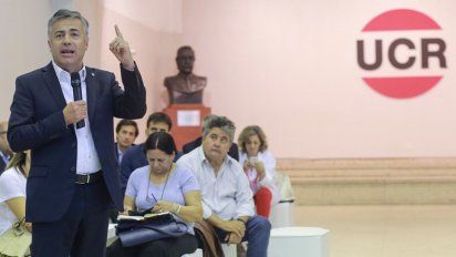 El presidente de la UCR apuntó contra Aranguren