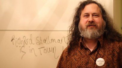 Llega a Río Cuarto el impulsor del movimiento de software libre, Richard Stallman