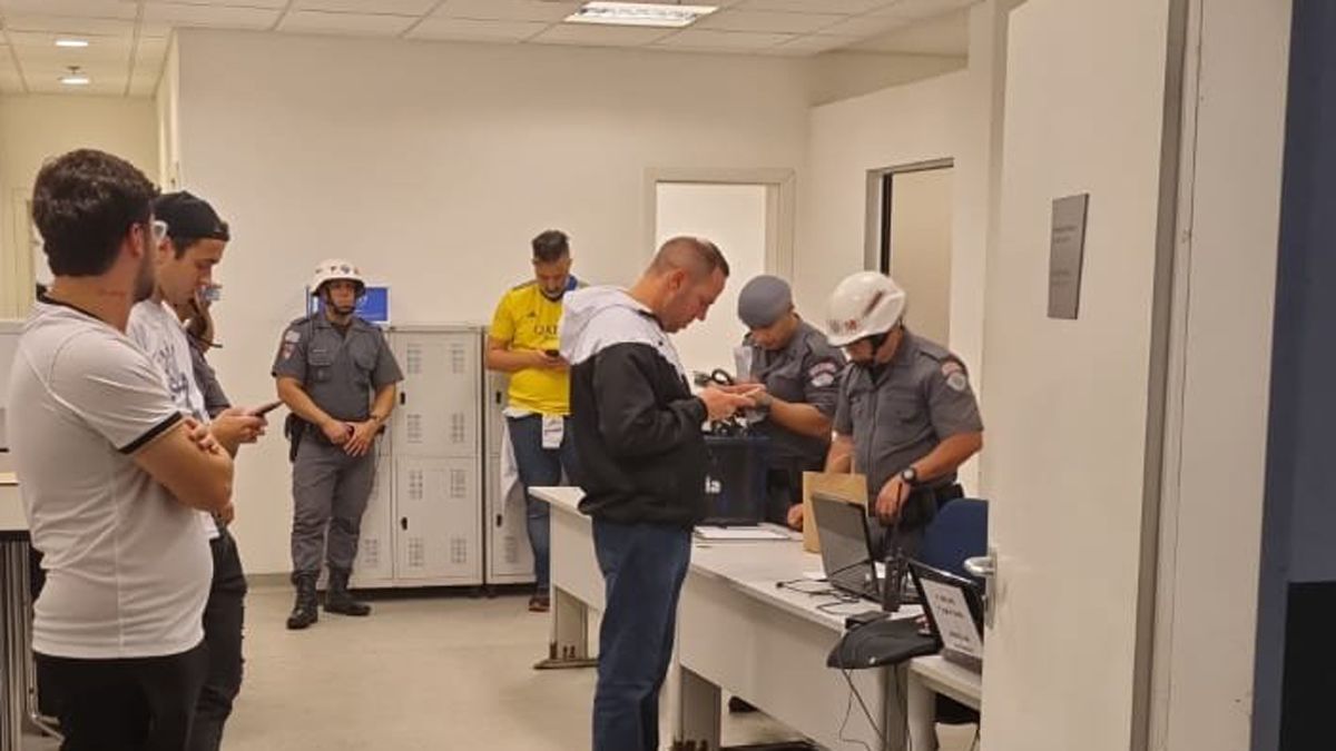 Tres hinchas de Boca quedaron detenidos en Brasil