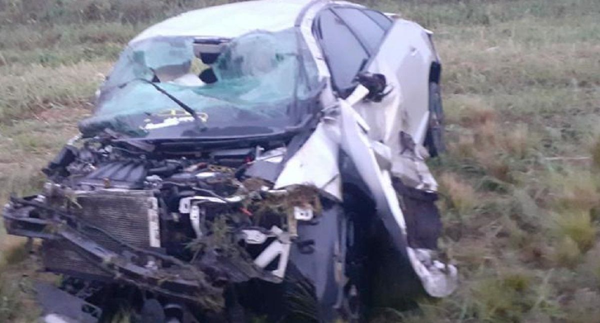 Así quedó el auto en el que viajaba la menor fallecida como consecuencia de un accidente de tránsito que tuvo lugar ayer a la madrugada sobre la Ruta Nacional 158.