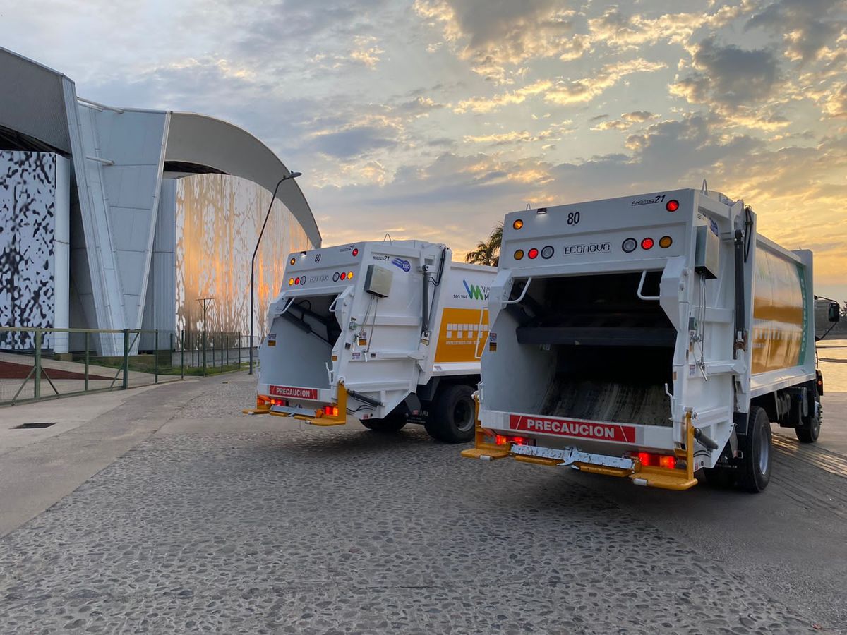 Cotreco presenta dos nuevos camiones para recolección de residuos