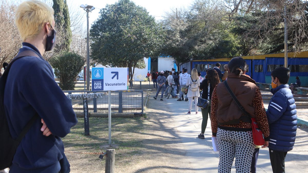 La nueva etapa del plan de vacunación se vivió con mucha emoción.