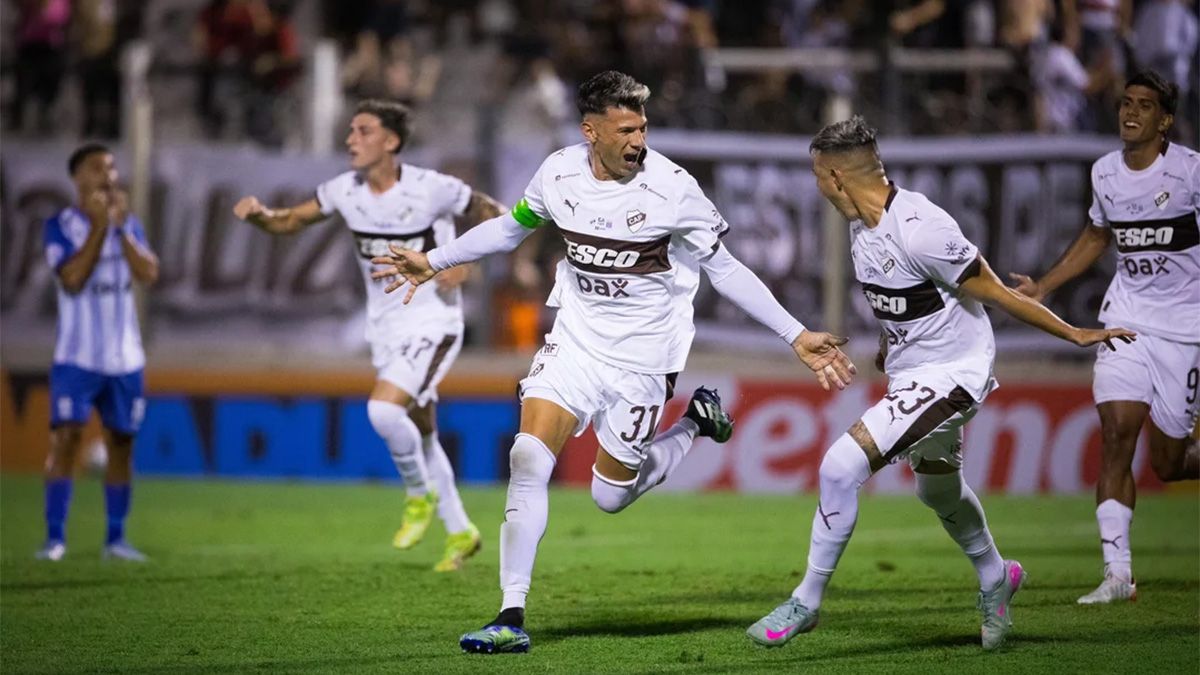 Platense se lo ganó en el final a Argentino Monte Maíz y avanzó en la Copa Argentina.