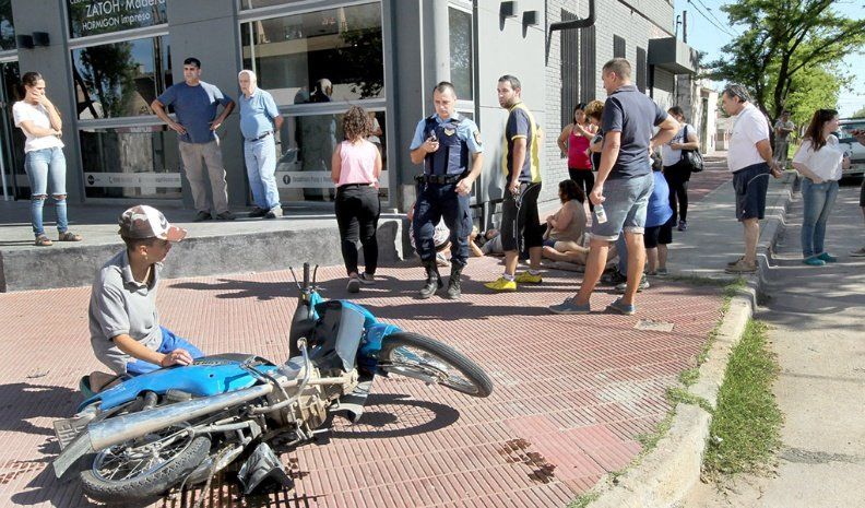 Dos motociclistas sufrieron heridas.