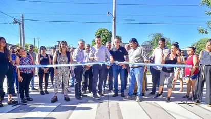 Pavimentan más de 100 cuadras en un barrio de la capital provincial