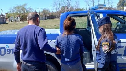 Una mujer de 36 años fue arrestada por llevarse ropa sin pagar de un negocio
