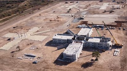 Detuvieron a un guardiacárcel por meter 5 celulares en Bouwer