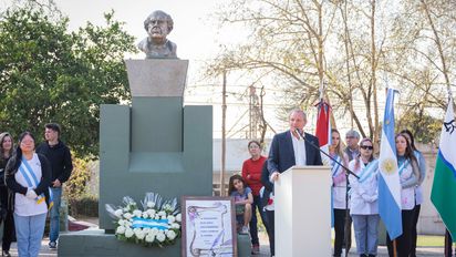 En un emotivo acto, De Rivas destacó el rol fundamental de los maestros