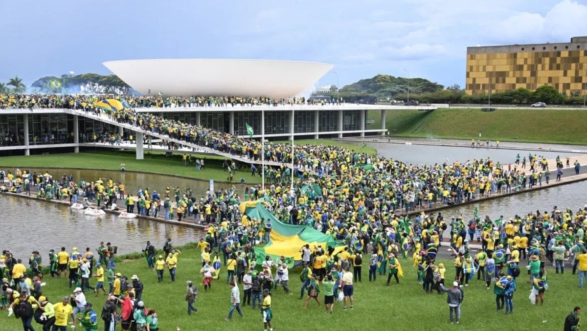 Al menos 130 bolsonaristas detenidos por invadir edificios en Brasilia