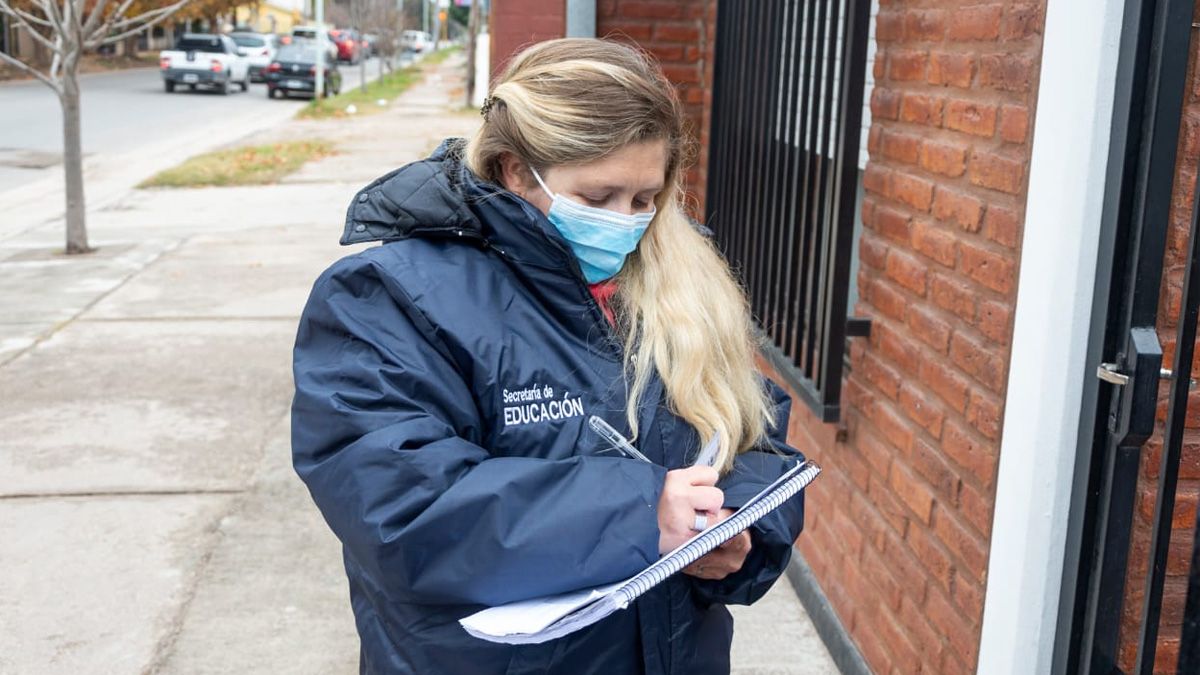Personal de la Secretaría de Educación participa del operativo.