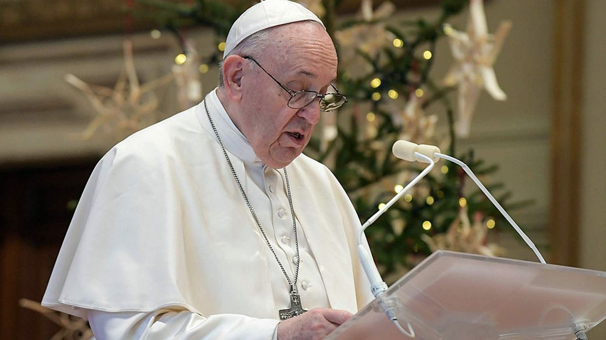 En un giro histórico, el Papa autorizó la presencia de mujeres en los altares