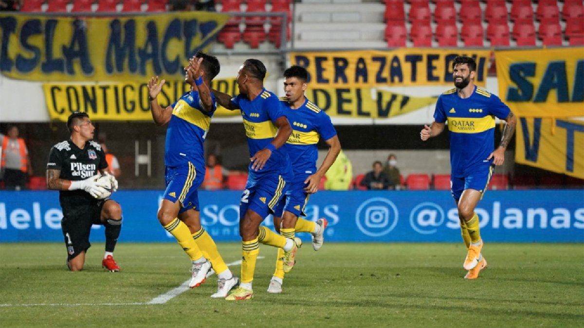 El Pulpo González festeja el primer gol de Boca. Los xeneizes superaron a Colo Colo por 2 a 0.