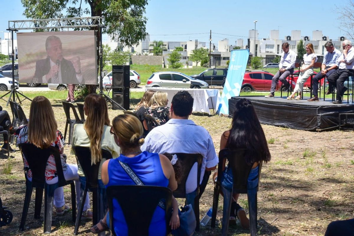 El intendente de la ciudad de Villa María participó del acto que se realizó en Córdoba capital y el Presidente estuvo a través de una pantalla gigante que colocaron en el lugar. 