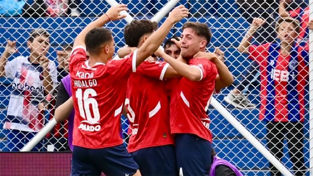 Independiente le ganó por 2-1 a San Lorenzo y es el líder momentáneo de la Zona B.