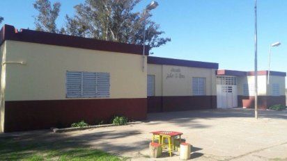 La limpieza de las escuelas públicas podría quedar a cargo de municipios y comunas