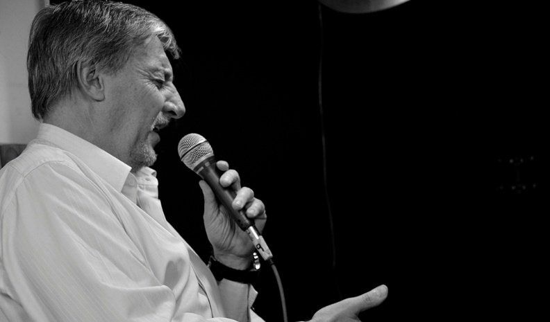 Osvaldo Simone debuta como solista este sábado 22.