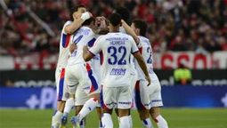 San Lorenzo le ganó a Estudiantes sobre la hora y sigue soñando.