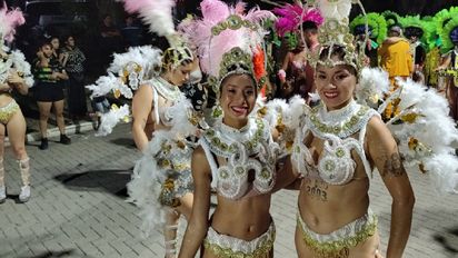 A puro ritmo y color comenzaron los Carnavales Gigantes de Villa Nueva