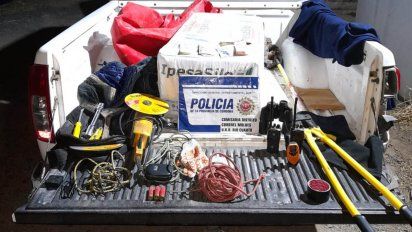 Coronel Moldes: los sorprendió la Policía robando en un campo