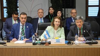 En la cumbre del Mercosur, Mondino llamó a 