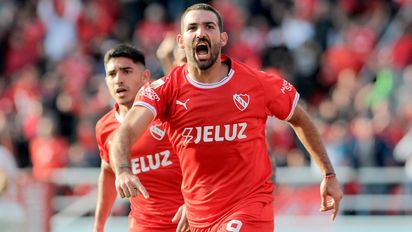 Independiente volvió al triunfo y le ganó un partido clave a Huracán