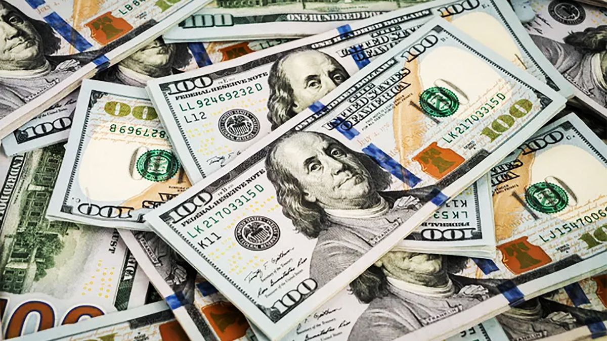 El dólar blue escaló fuerte y cerró en $377