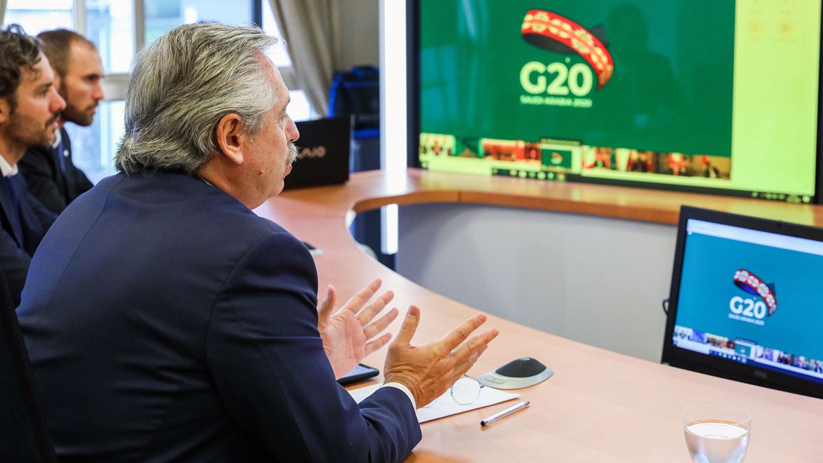 El presidente se conecta por videoconferencia desde Olivos.