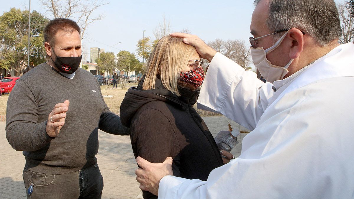 Los fieles visitaron el templo de San Cayetano a pesar de las restricciones.