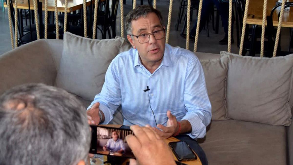Alejandro Finocchiaro dialogó con militantes de Villa Nueva.