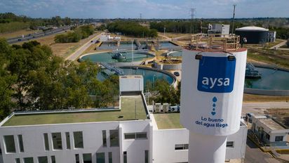 El Gobierno autorizó la privatización total de AySA mediante la venta de las acciones estatales