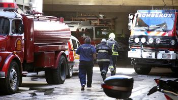 Vuelco en Boulevard Circunvalación Oeste: una persona fue hospitalizada Vuelco en Boulevard Circunvalación Oeste: una persona fue hospitalizada