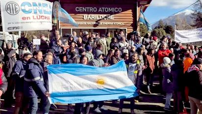 Por los bajos salarios, alertan que 500 científicos se fueron del sector nuclear
