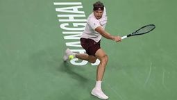 Zverev avanzó con sufrimiento en Shanghái.