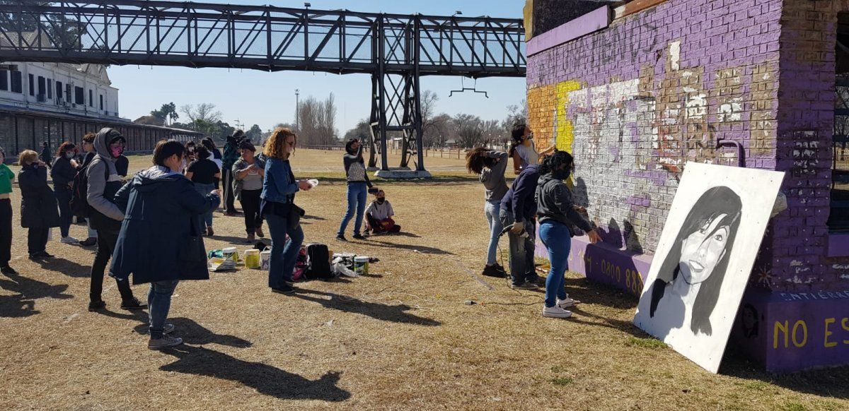 Al pintarse el mural