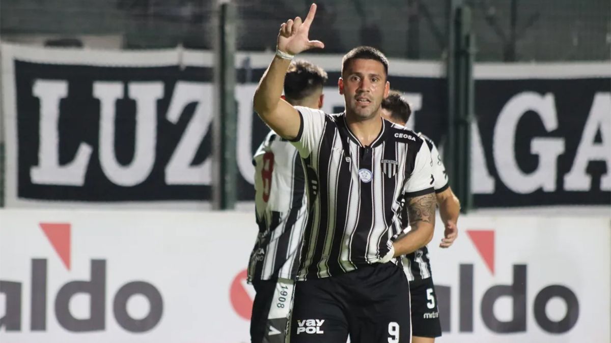 El Tanque Luis Silba (ex Estudiantes RC) convitió su primer gol en Gimnasia de Mendoza, que pasó a 16avos de final de la Copa Argentina