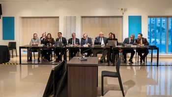 Los fiscales Di Santo, Miralles y Pizarro, junto a sus respectivos abogados.