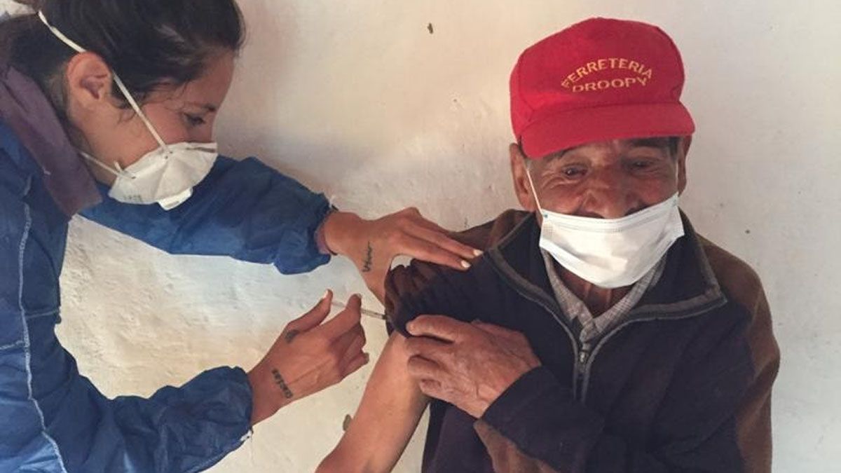 Personal de La Cumbrecita vacunó contra el coronavirus en Alto del Chicharrón.