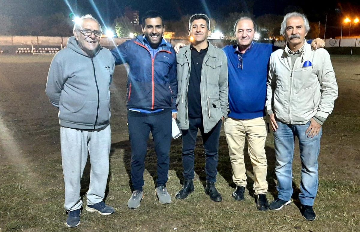 Anoche el presidente Ariel Scharff y dirigentes de River presentaron a Rodrigo Aguirre como nuevo DT del equipo superior del Millonario.