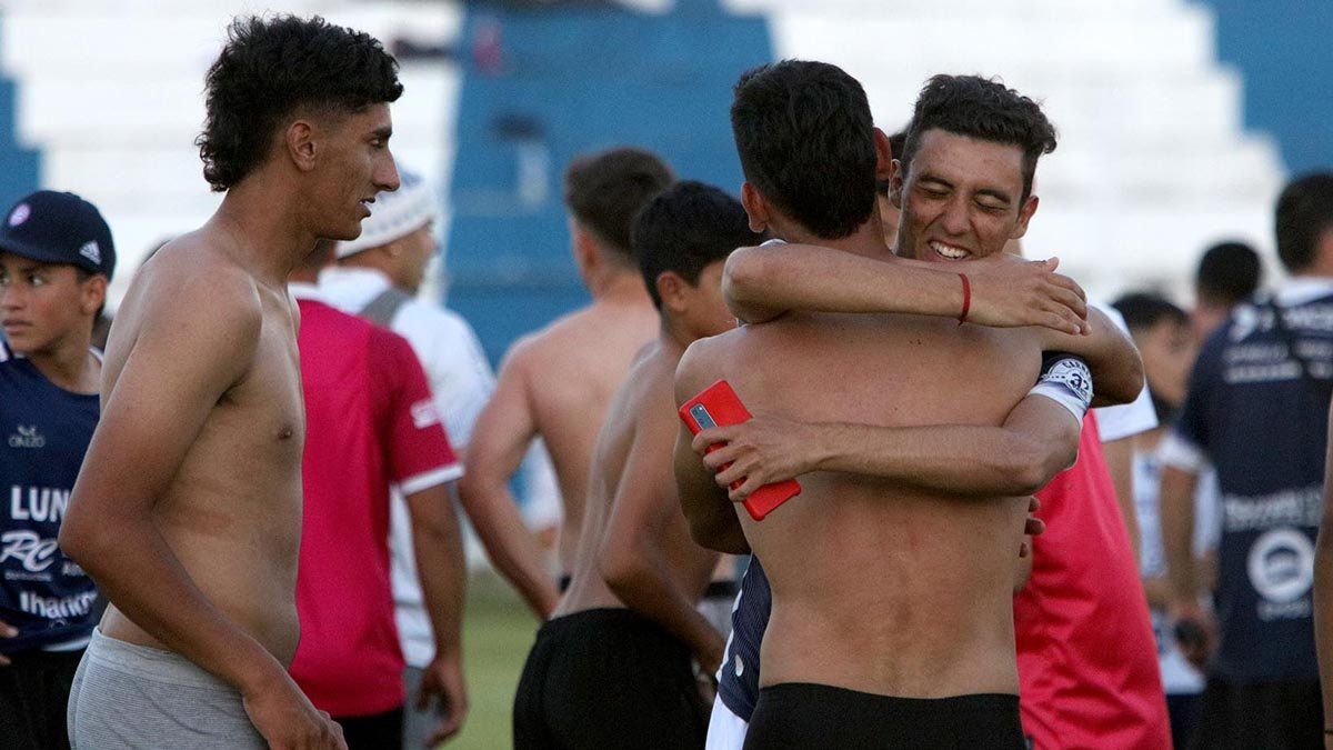 Atenas volvió a salir campeón en la Liga después de 16 años.