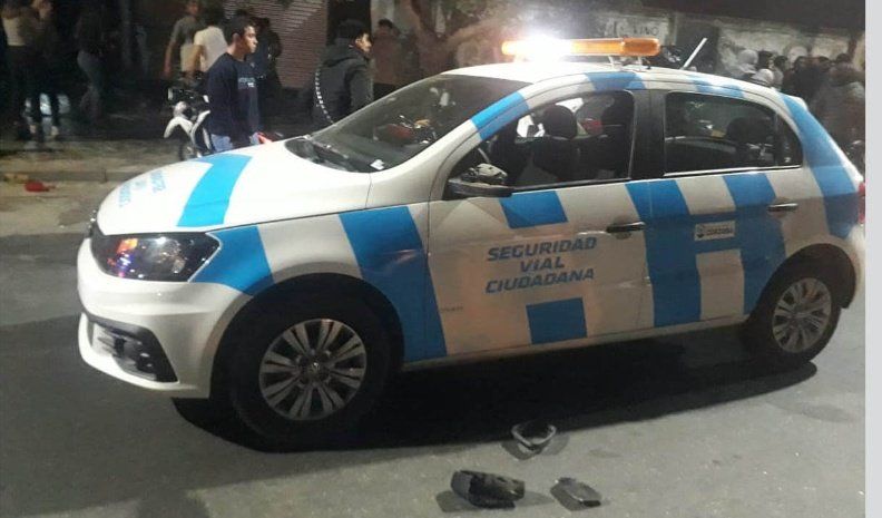 Joven enfurecido dañó vehículos de Seguridad Ciudadana y peleó con policías: terminó detenido