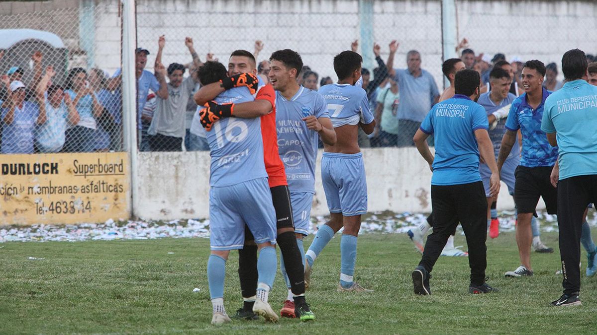 El Celeste de Adelia María venció a domicilio a Alberdi 2 a 1 y se quedó con el torneo Clausura. Foto: Matías Tambone
