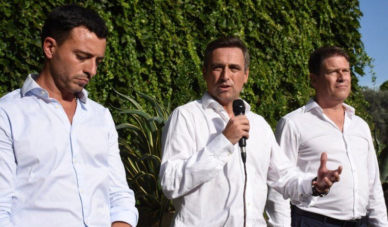 Mestre, junto a De Loredo y Briner durante la presentación de la lista para la interna.