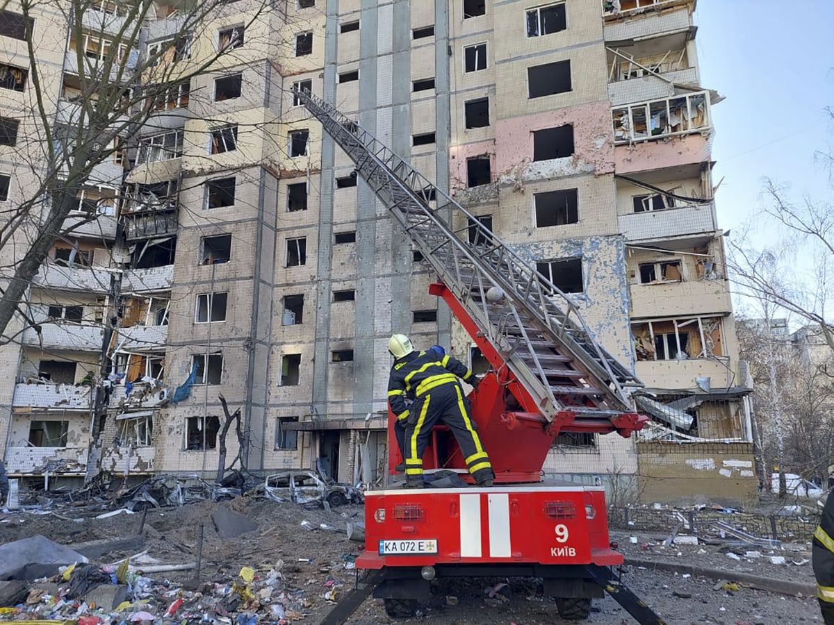 Evaluaciones de la prensa internacional aseguran que el 90 por ciento de los edificios de departamentos en Mariúpol en Ucrania están dañados o destruidos.