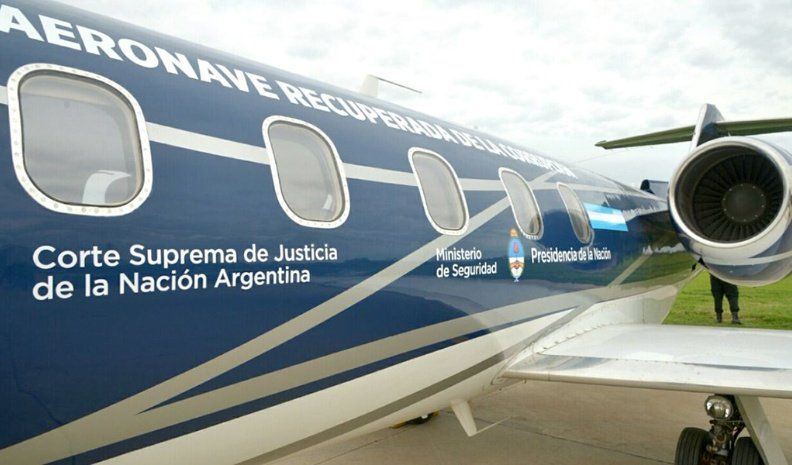 Entregaron a la Policía Federal el avión secuestrado a Lázaro Báez