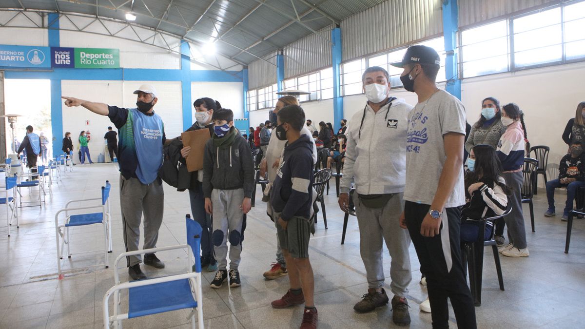 Los adolescentes de 12 años deben ir acompañados por un adulto.