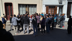 “Están debiendo el 90% del sueldo del mes de julio, todo -agosto y todo septiembre, y el medio año”, señalaron los trabajadores de AVEX.