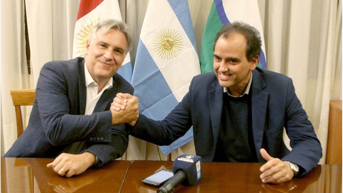 Martín Llaryora firmó un convenio de cooperación con Juan Manuel Llamosas.