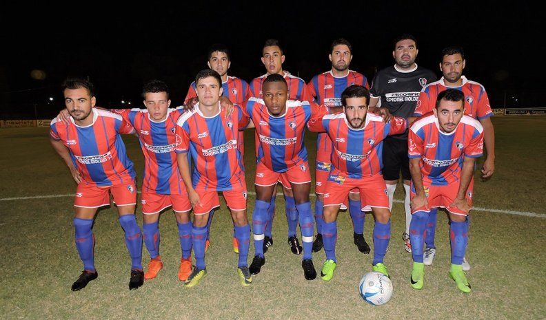 Formación inicial que Toro Club presentó el domingo ante Alem de Villa Nueva. El Tricolor de Coronel Moldes no se puede hacer fuerte en su cancha. Hasta el momento de los nueve puntos que disputó consiguió cuatro.