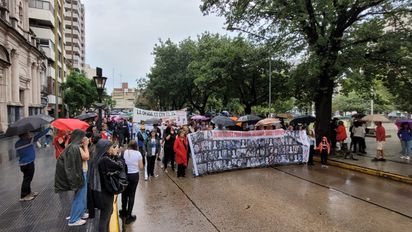 Día de la Memoria, la Verdad y la Justicia: a pesar de la lluvia, hubo marcha en las calles del centro