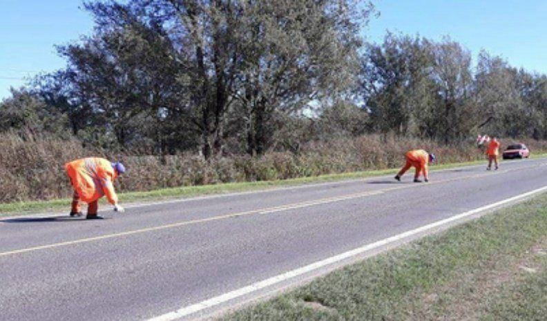 Operarios realizaron una recorrida por la ruta nacional 9, y marcaron los sectores más críticos.
